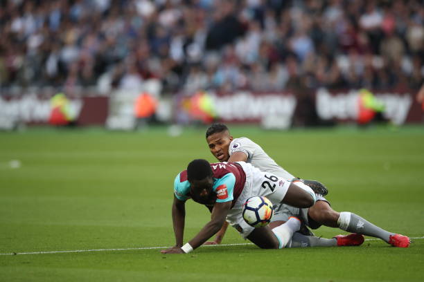 阿尔瓦雷斯 阿尔瓦雷斯